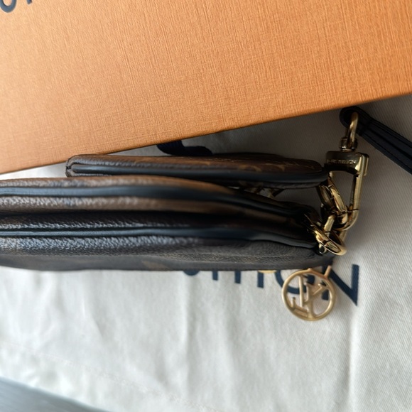 Louis Vuitton Trio Pouch Reverse Giant Monogram Wristlet - Picture 9 of 12